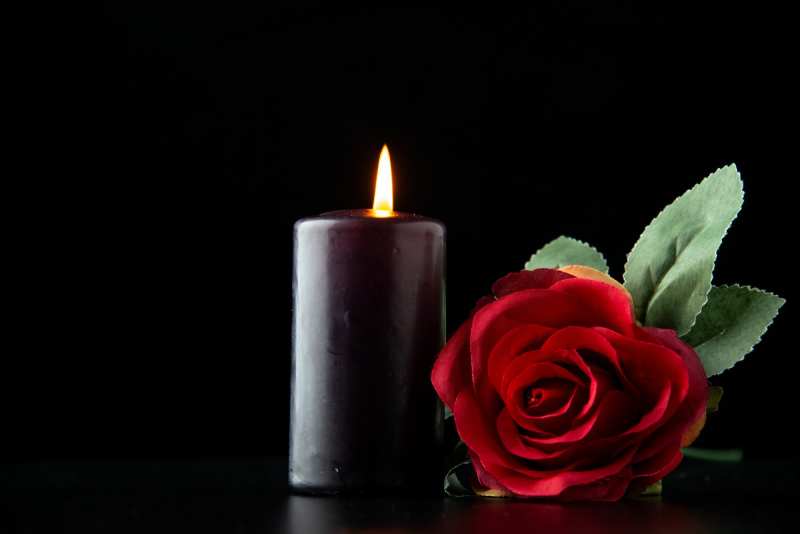 dark-candle-with-red-rose